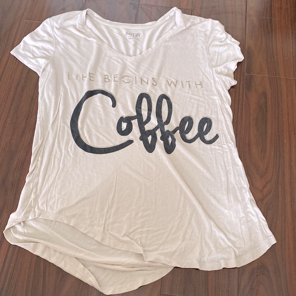Super cute lightweight shirt with angled front bottom.